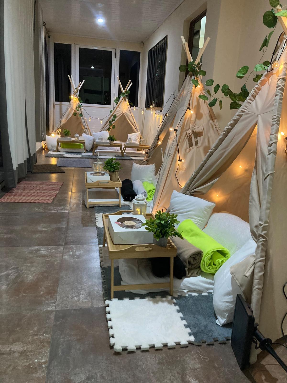 Carpas con mantas y almohadones suaves